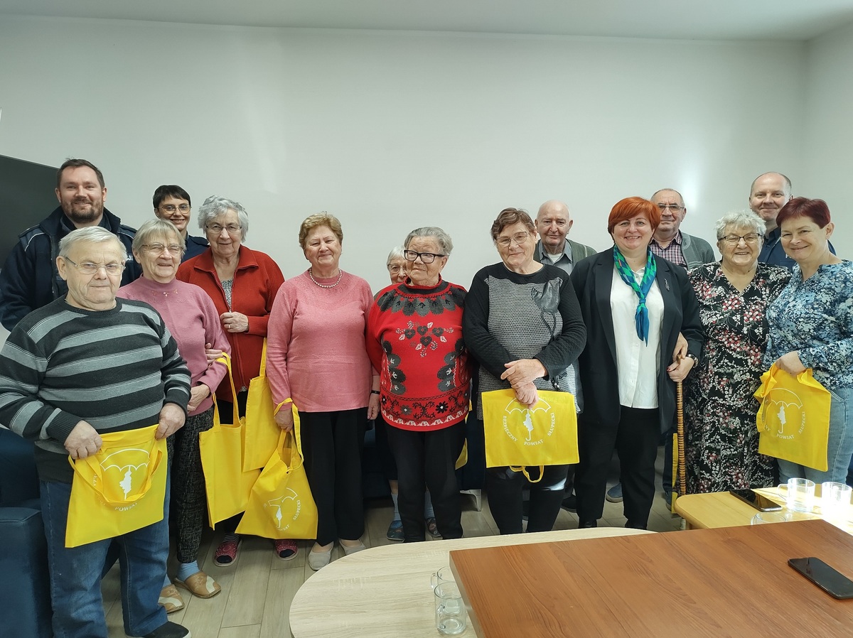 Spotkali się z seniorami w Giewartowie