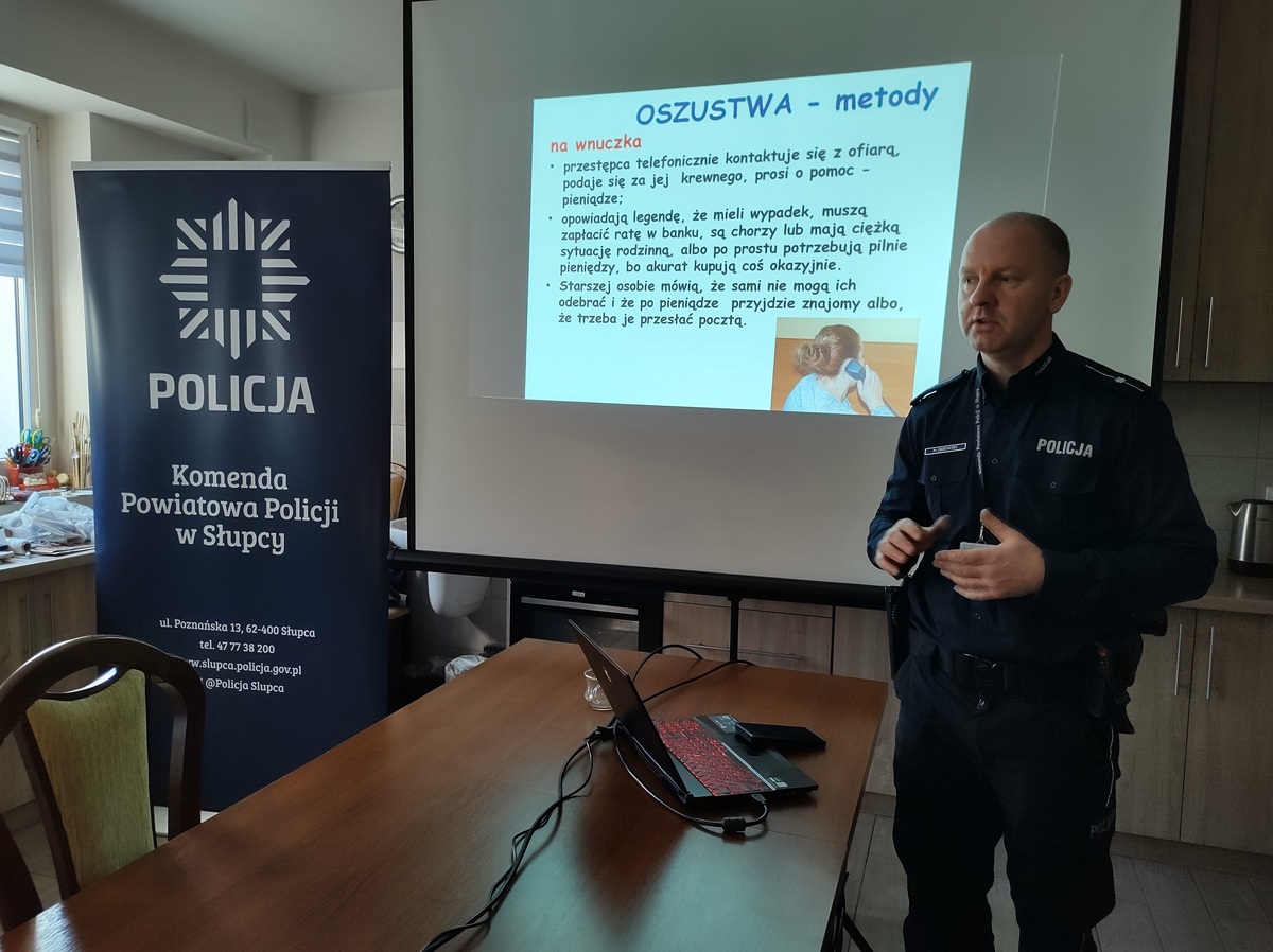 Spotkali się z seniorami w Giewartowie