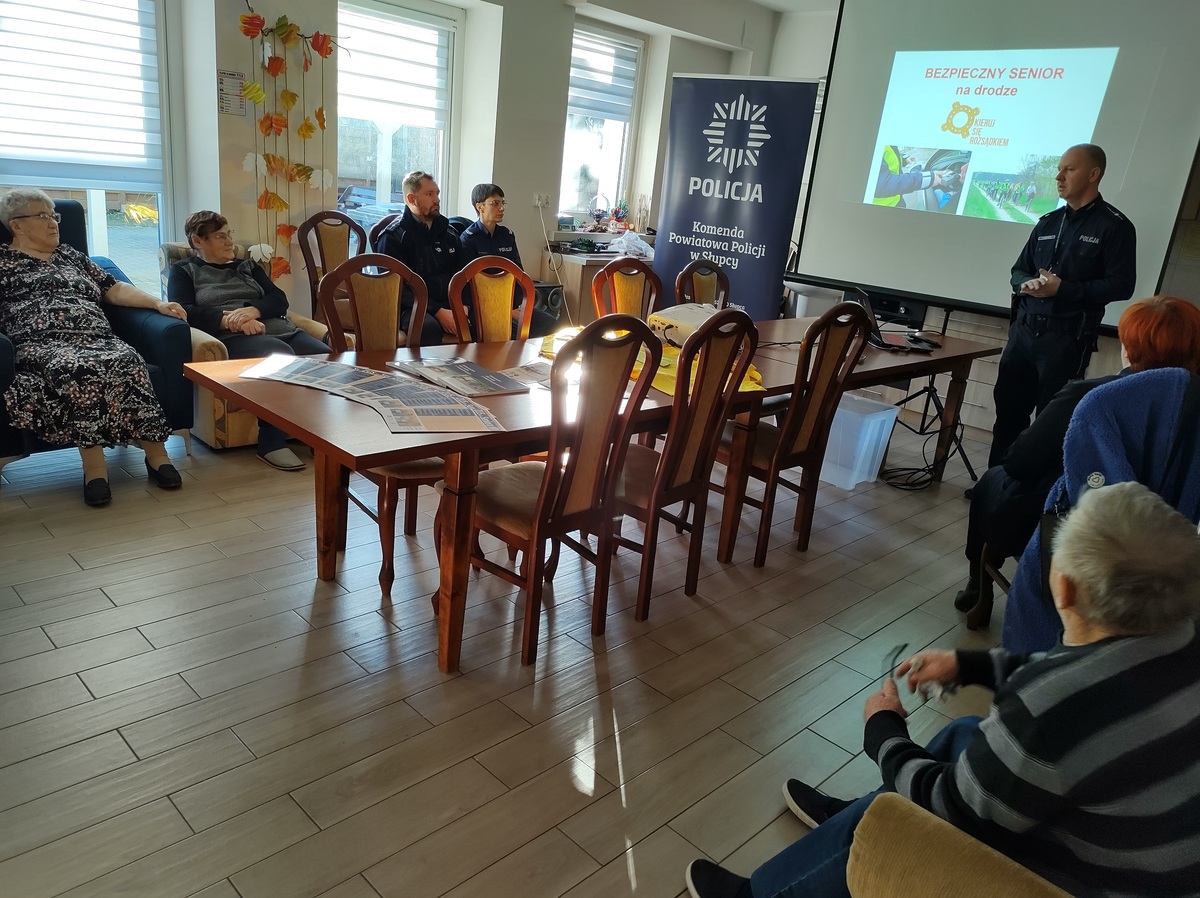 Spotkali się z seniorami w Giewartowie