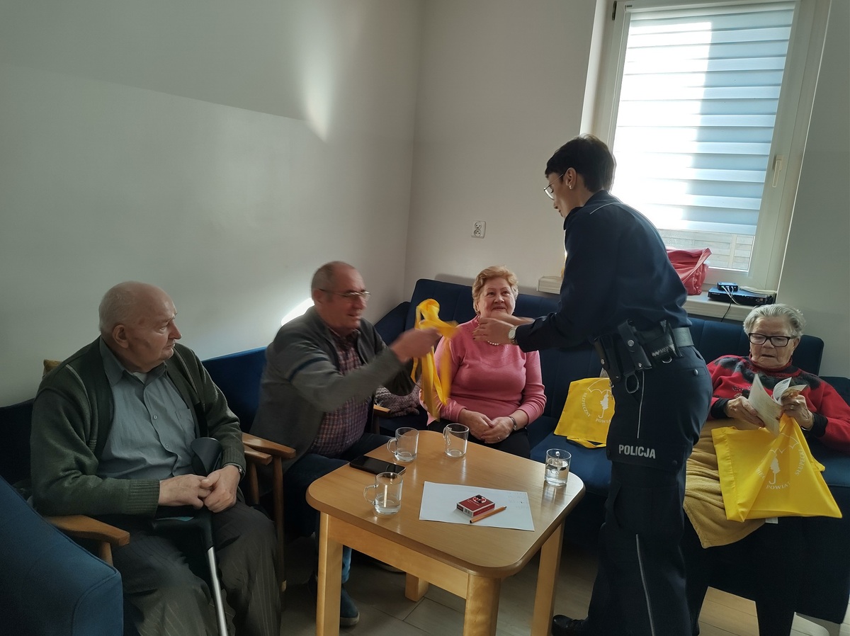 Spotkali się z seniorami w Giewartowie