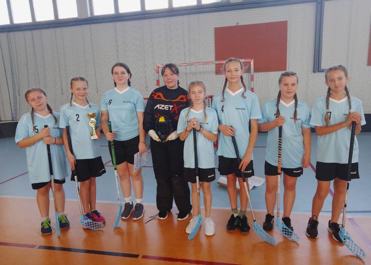 Unihokejowe srebro Lądku