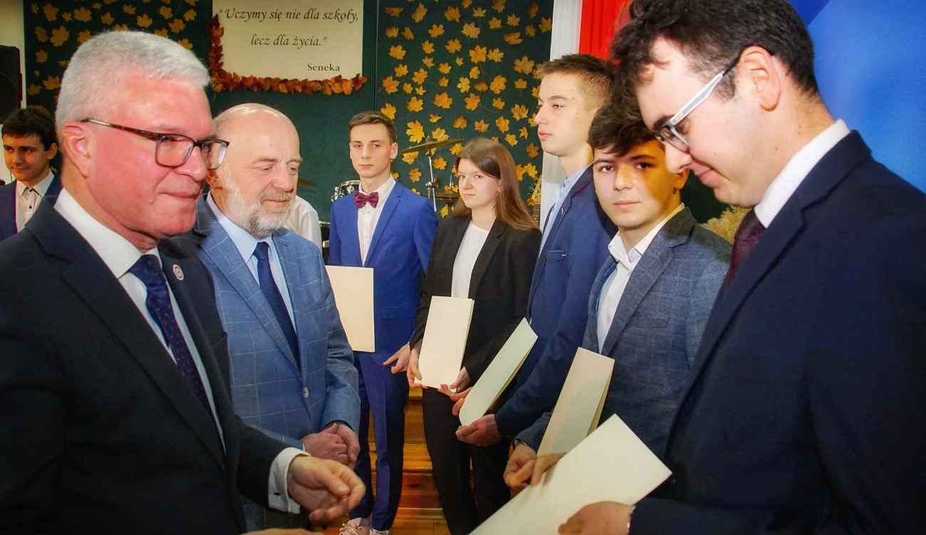 Odebrali stypendia przyznane przez premiera