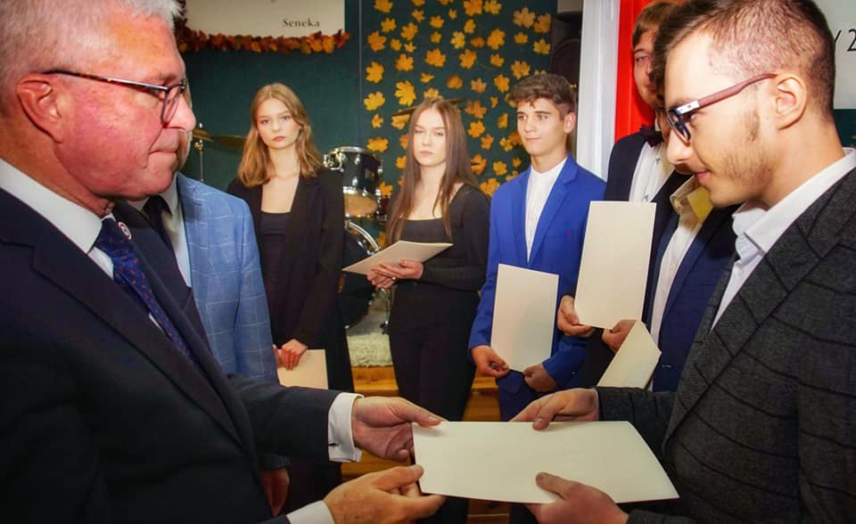 Odebrali stypendia przyznane przez premiera