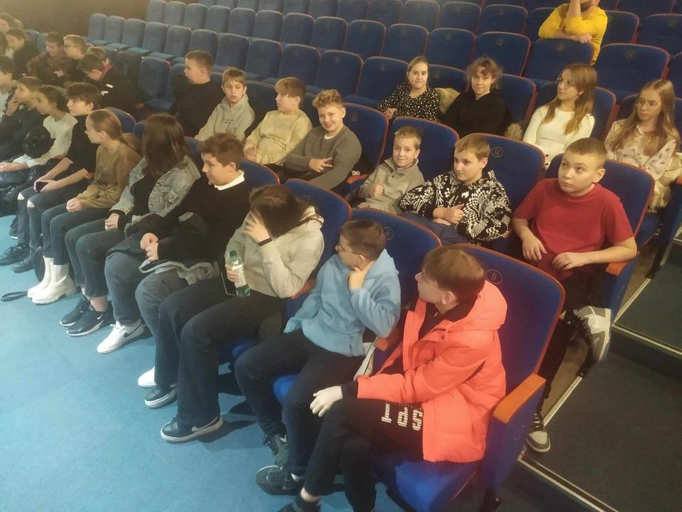 Kotunia – SPEKTAKL „ HOBBIT, CZYLI PODRÓŻ W NIEZNANE”