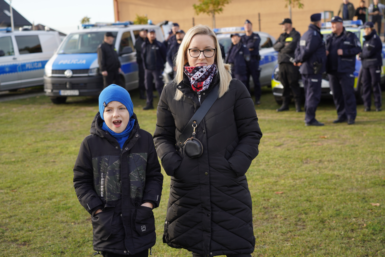 Pełne trybuny, mnóstwo policji. Takiego meczu jeszcze tu nie było ZDJĘCIA