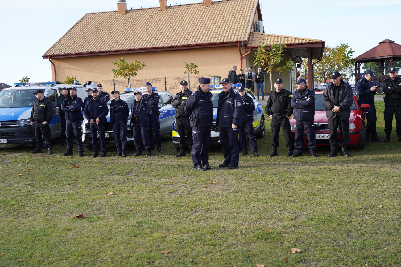 Pełne trybuny, mnóstwo policji. Takiego meczu jeszcze tu nie było ZDJĘCIA