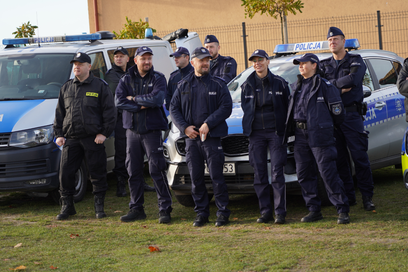 Pełne trybuny, mnóstwo policji. Takiego meczu jeszcze tu nie było ZDJĘCIA
