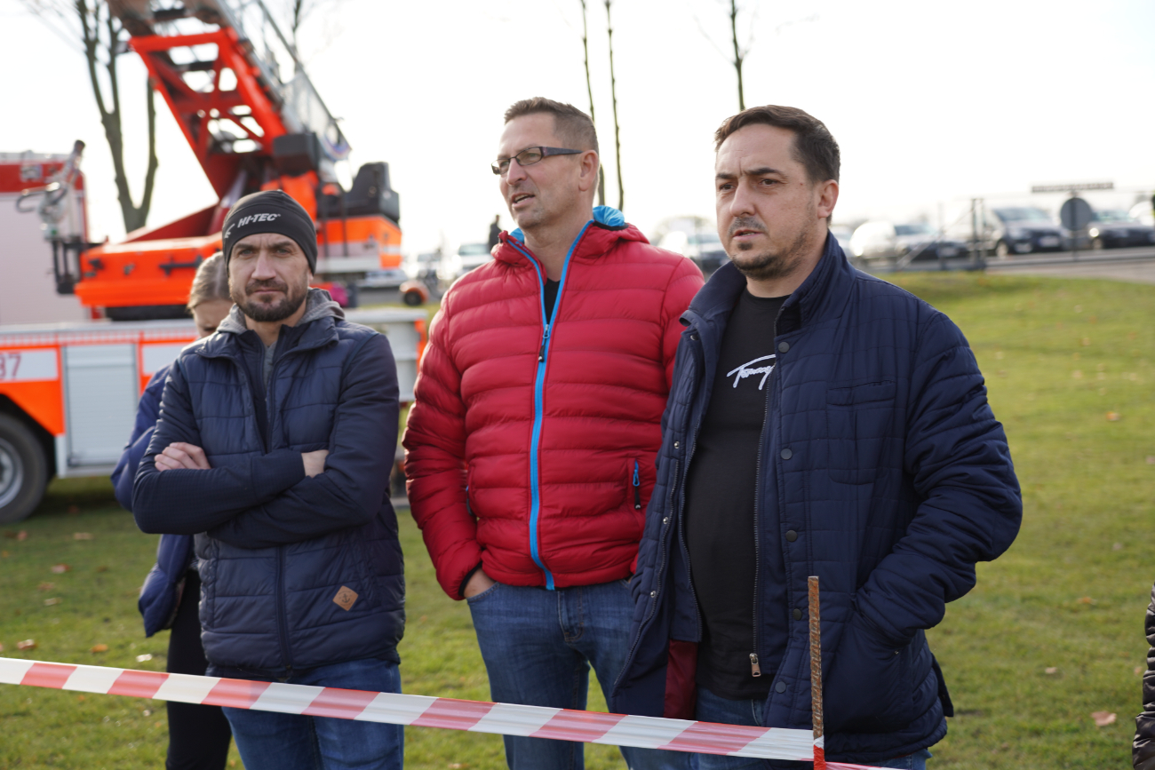 Pełne trybuny, mnóstwo policji. Takiego meczu jeszcze tu nie było ZDJĘCIA