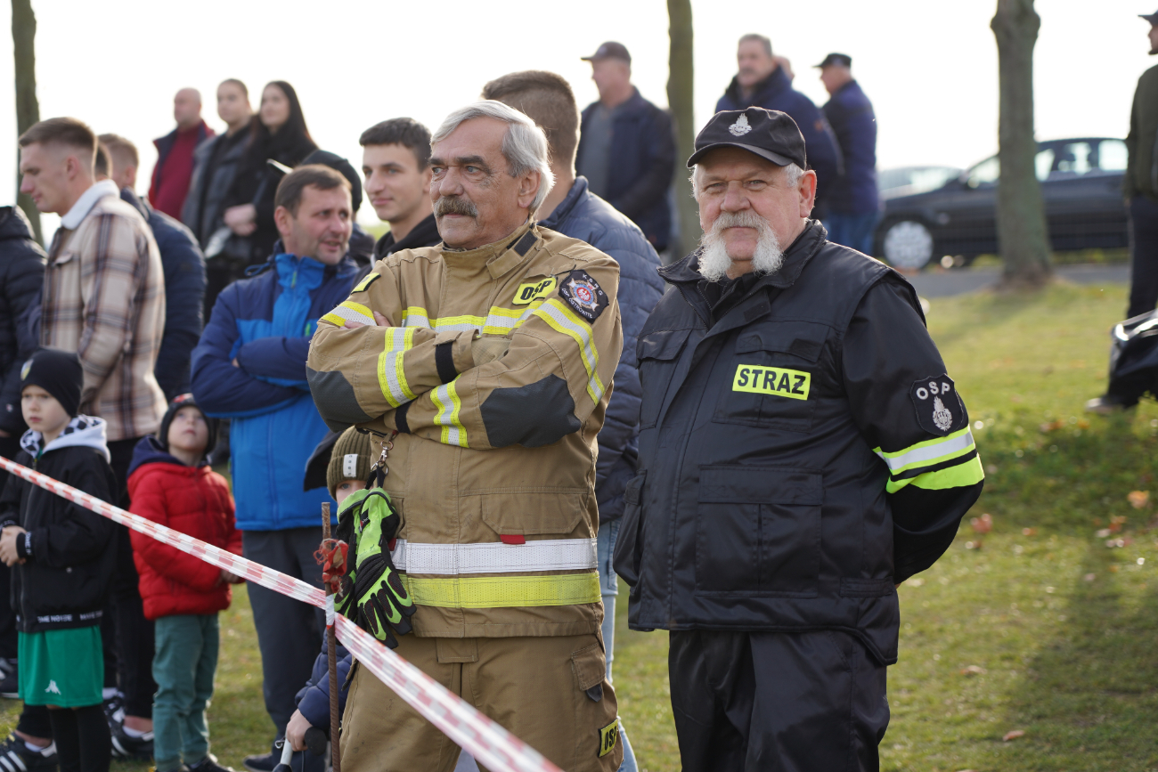 Pełne trybuny, mnóstwo policji. Takiego meczu jeszcze tu nie było ZDJĘCIA