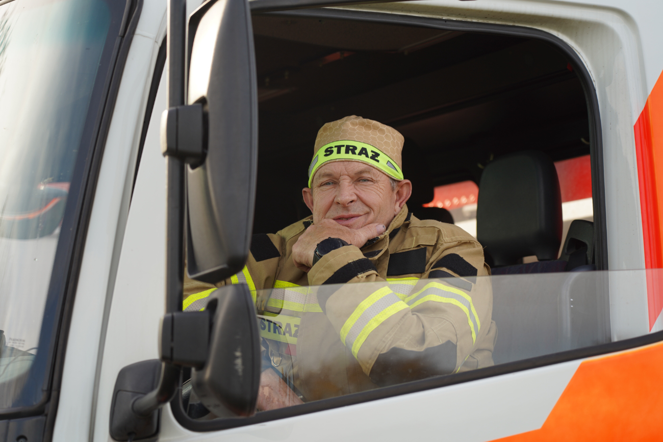 Pełne trybuny, mnóstwo policji. Takiego meczu jeszcze tu nie było ZDJĘCIA