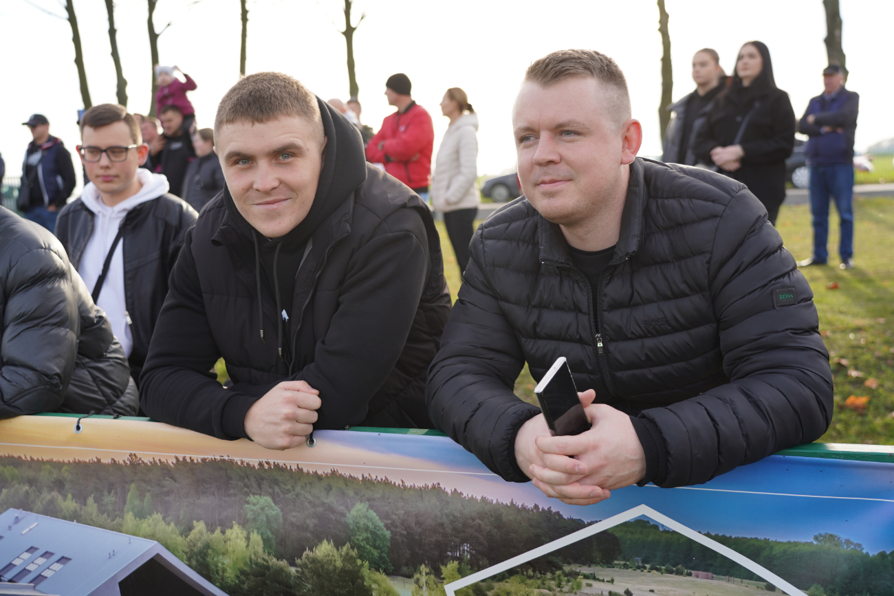 Pełne trybuny, mnóstwo policji. Takiego meczu jeszcze tu nie było ZDJĘCIA
