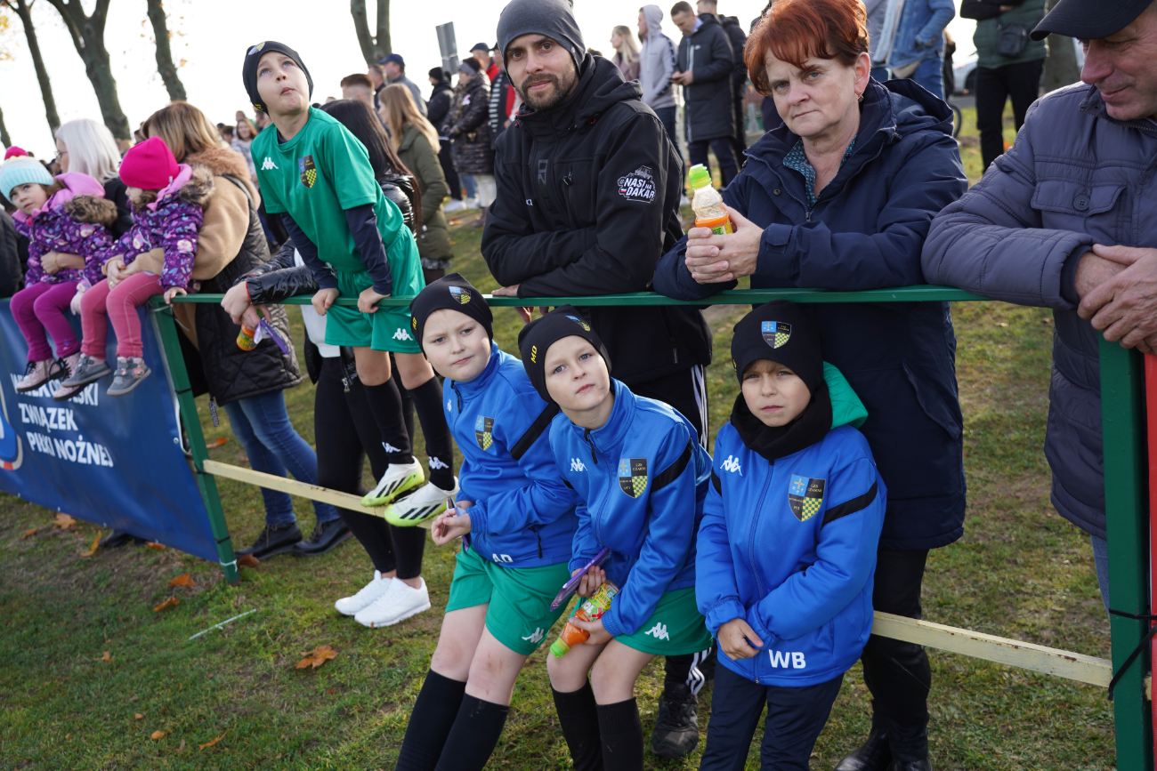 Pełne trybuny, mnóstwo policji. Takiego meczu jeszcze tu nie było ZDJĘCIA