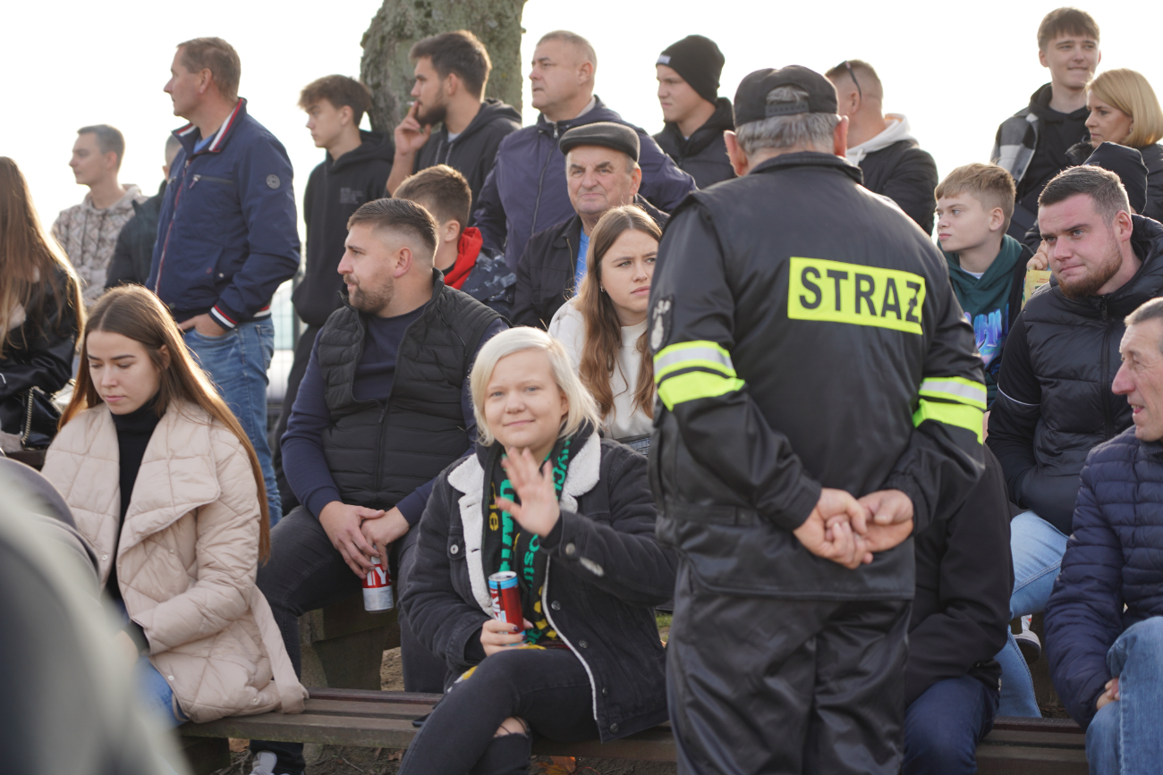 Pełne trybuny, mnóstwo policji. Takiego meczu jeszcze tu nie było ZDJĘCIA