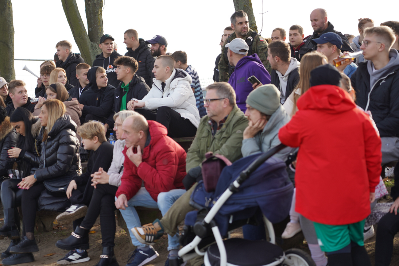 Pełne trybuny, mnóstwo policji. Takiego meczu jeszcze tu nie było ZDJĘCIA