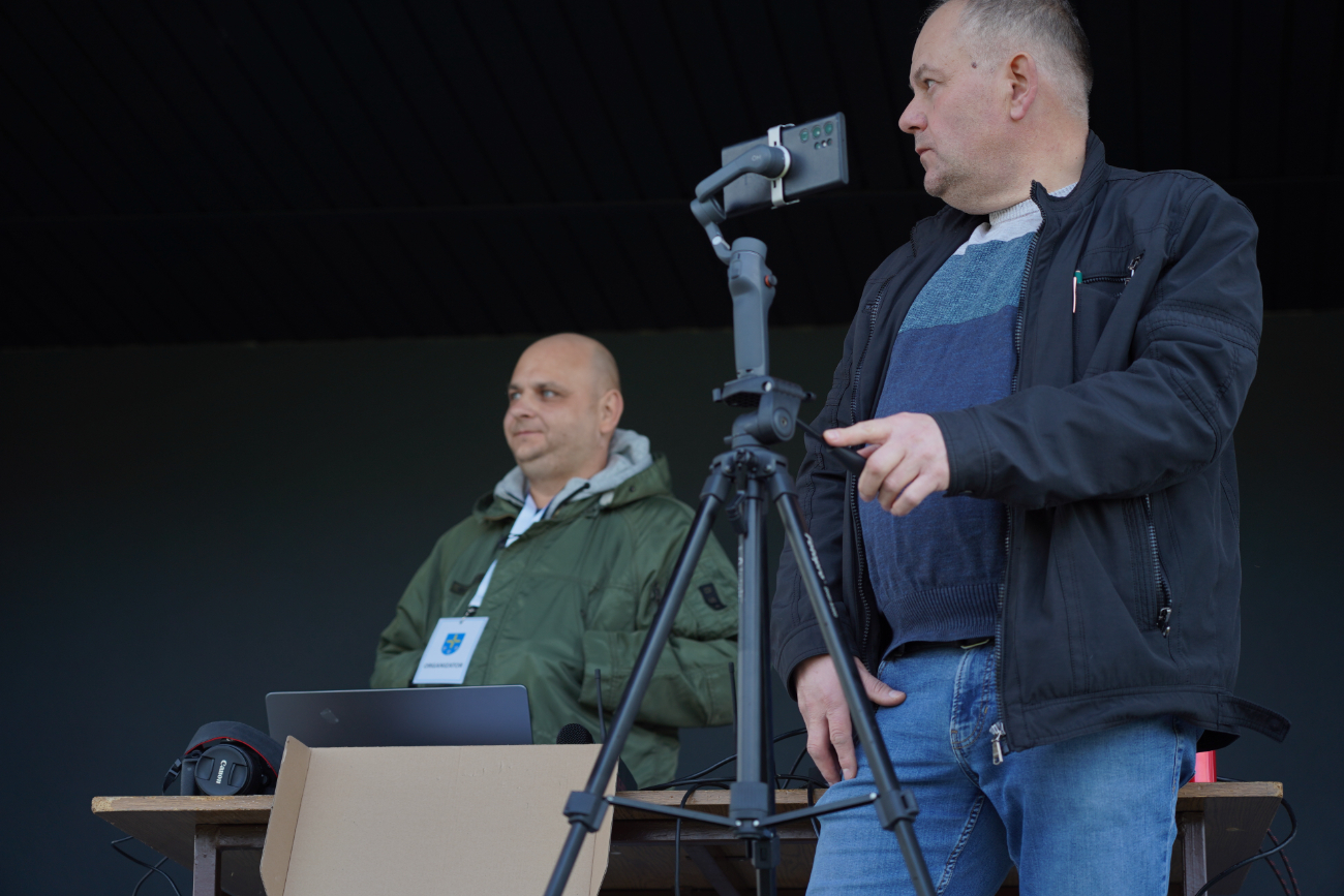 Pełne trybuny, mnóstwo policji. Takiego meczu jeszcze tu nie było ZDJĘCIA