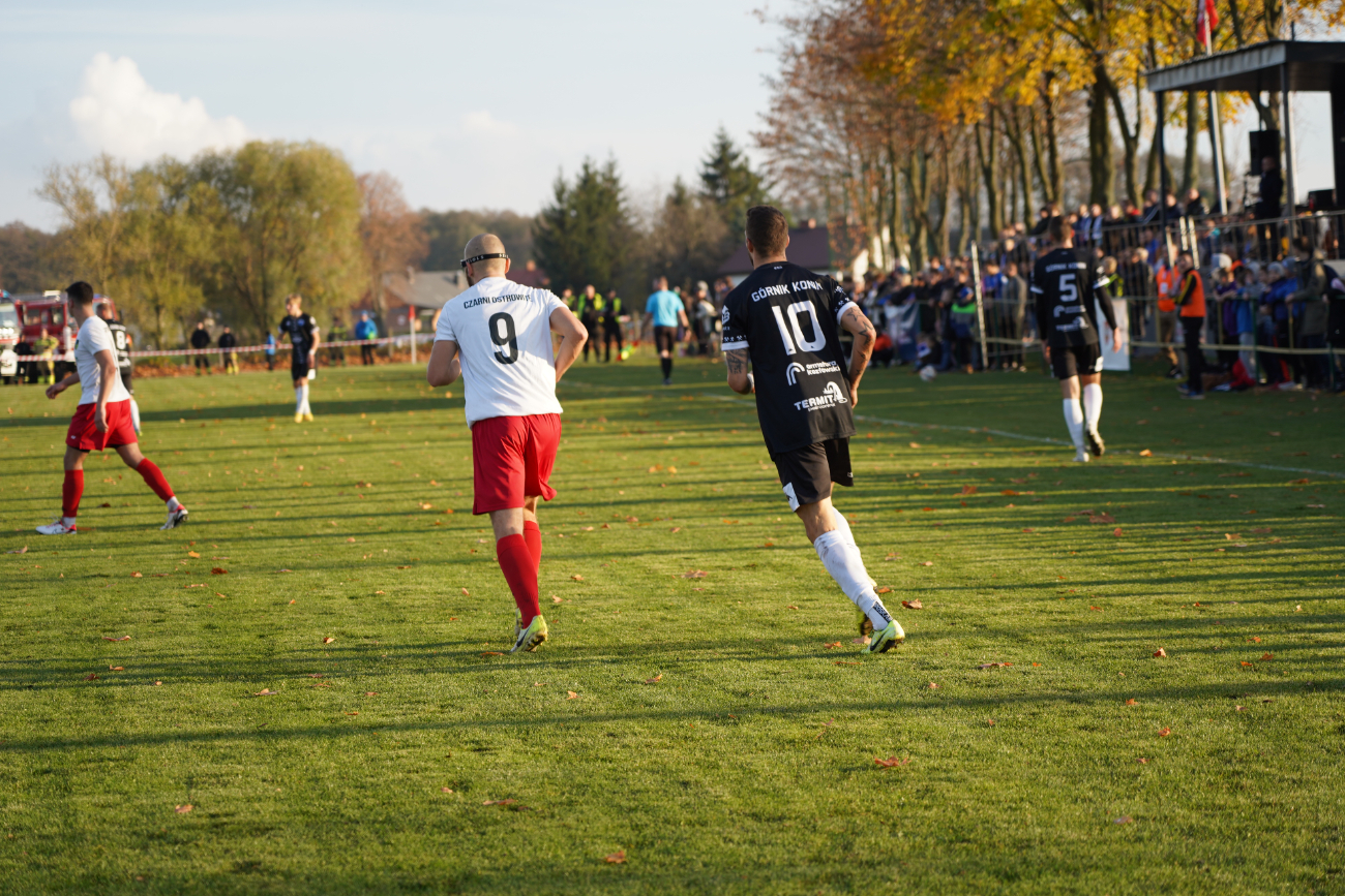 Pełne trybuny, mnóstwo policji. Takiego meczu jeszcze tu nie było ZDJĘCIA
