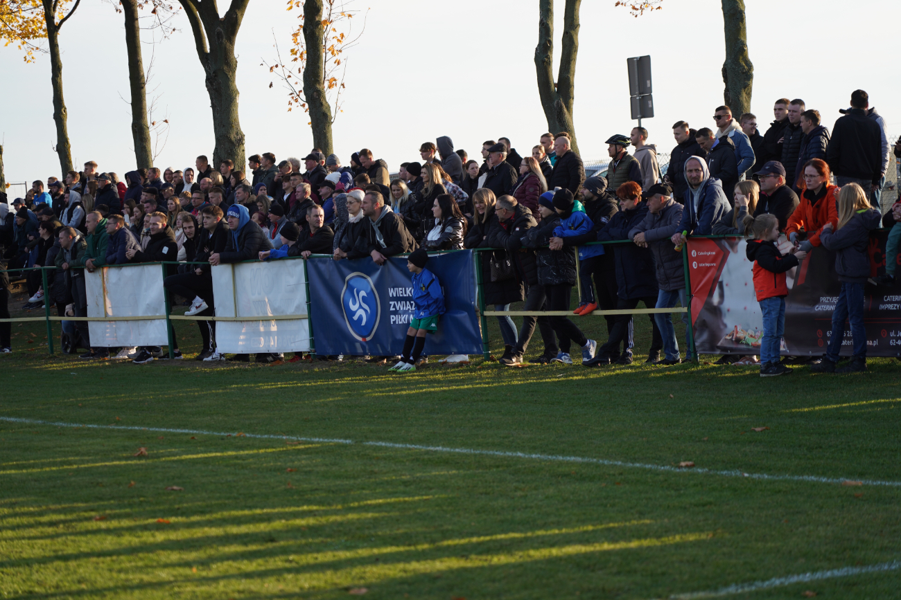 Pełne trybuny, mnóstwo policji. Takiego meczu jeszcze tu nie było ZDJĘCIA