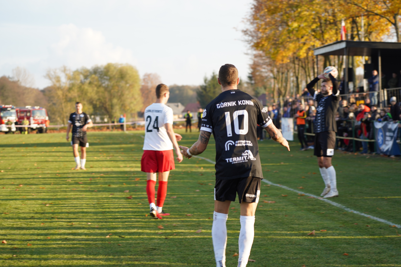 Pełne trybuny, mnóstwo policji. Takiego meczu jeszcze tu nie było ZDJĘCIA