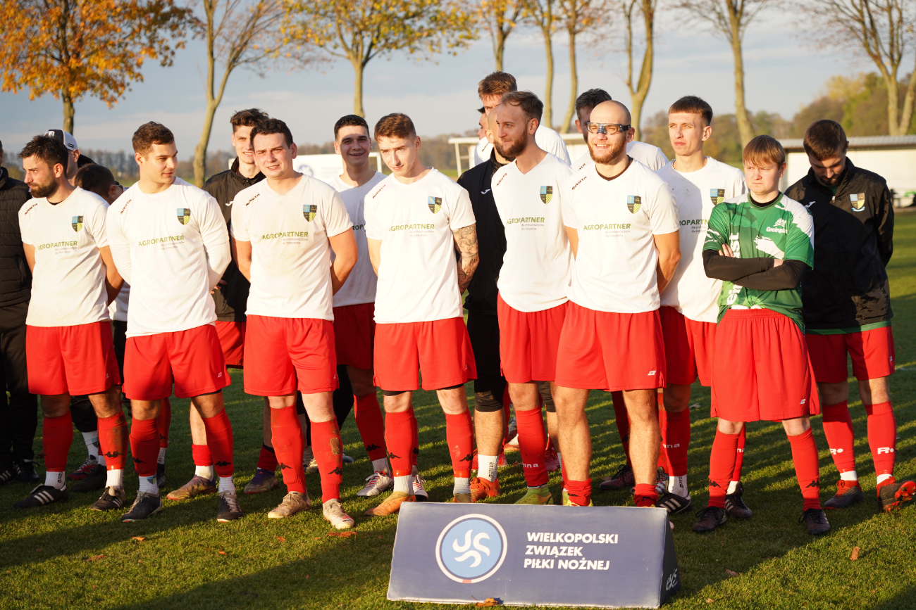 Pełne trybuny, mnóstwo policji. Takiego meczu jeszcze tu nie było ZDJĘCIA