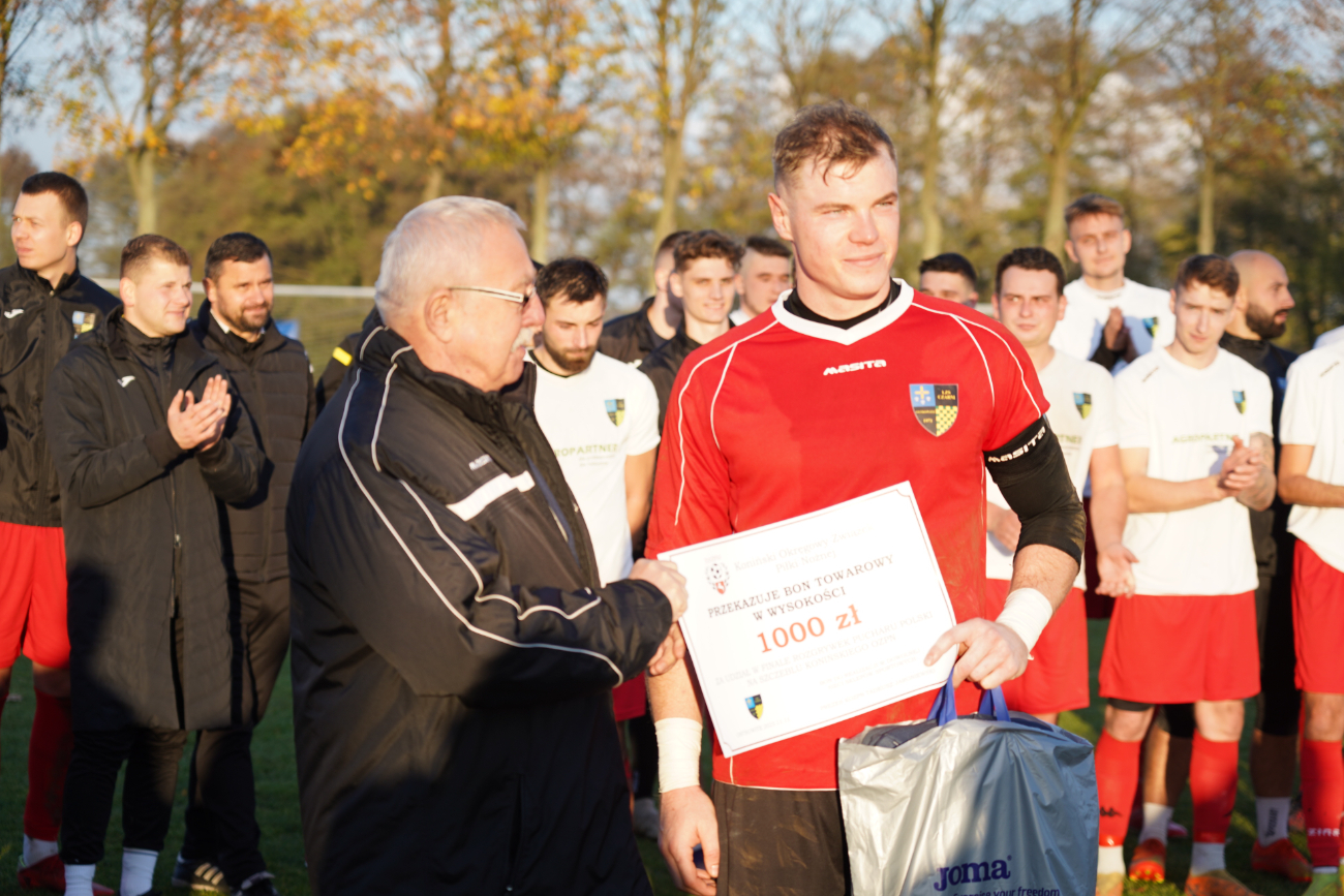 Pełne trybuny, mnóstwo policji. Takiego meczu jeszcze tu nie było ZDJĘCIA