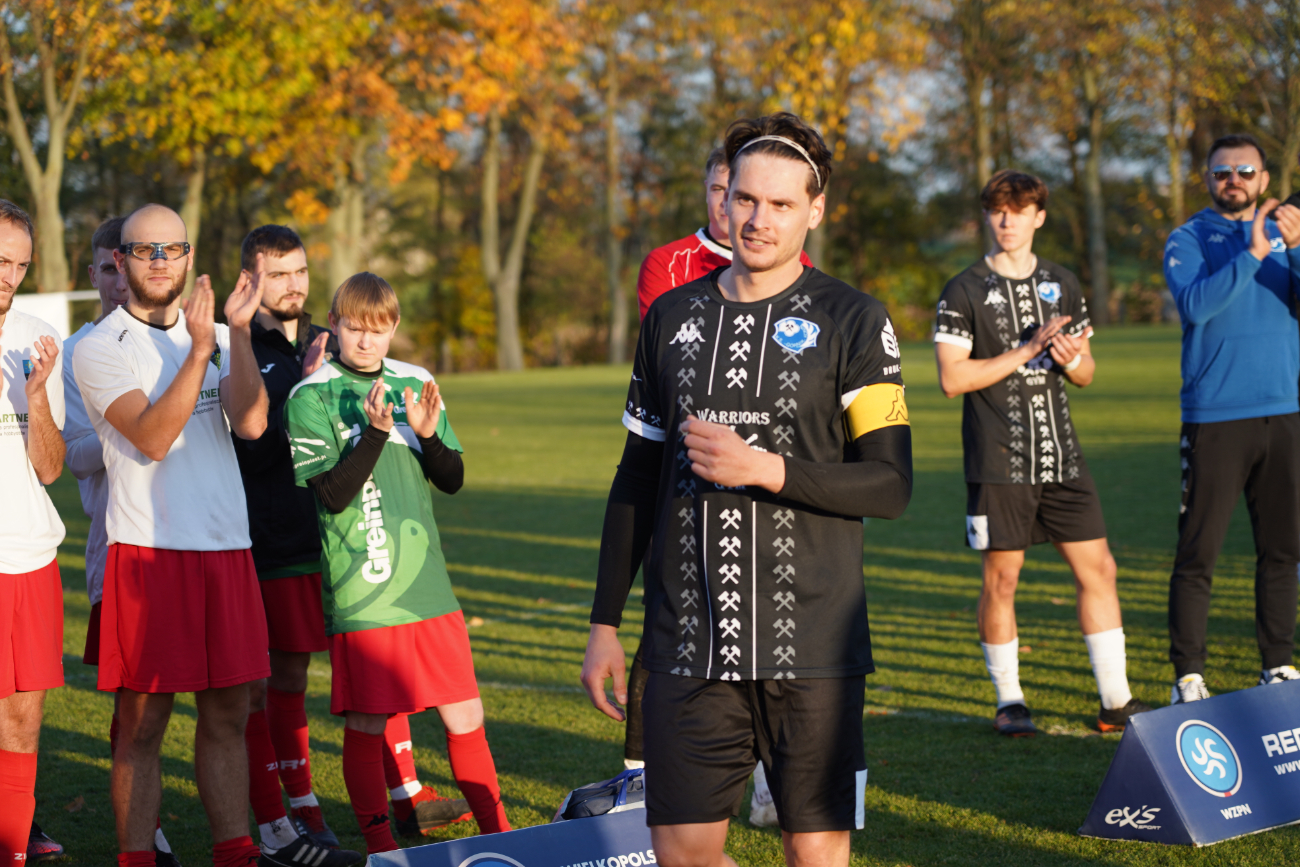 Pełne trybuny, mnóstwo policji. Takiego meczu jeszcze tu nie było ZDJĘCIA