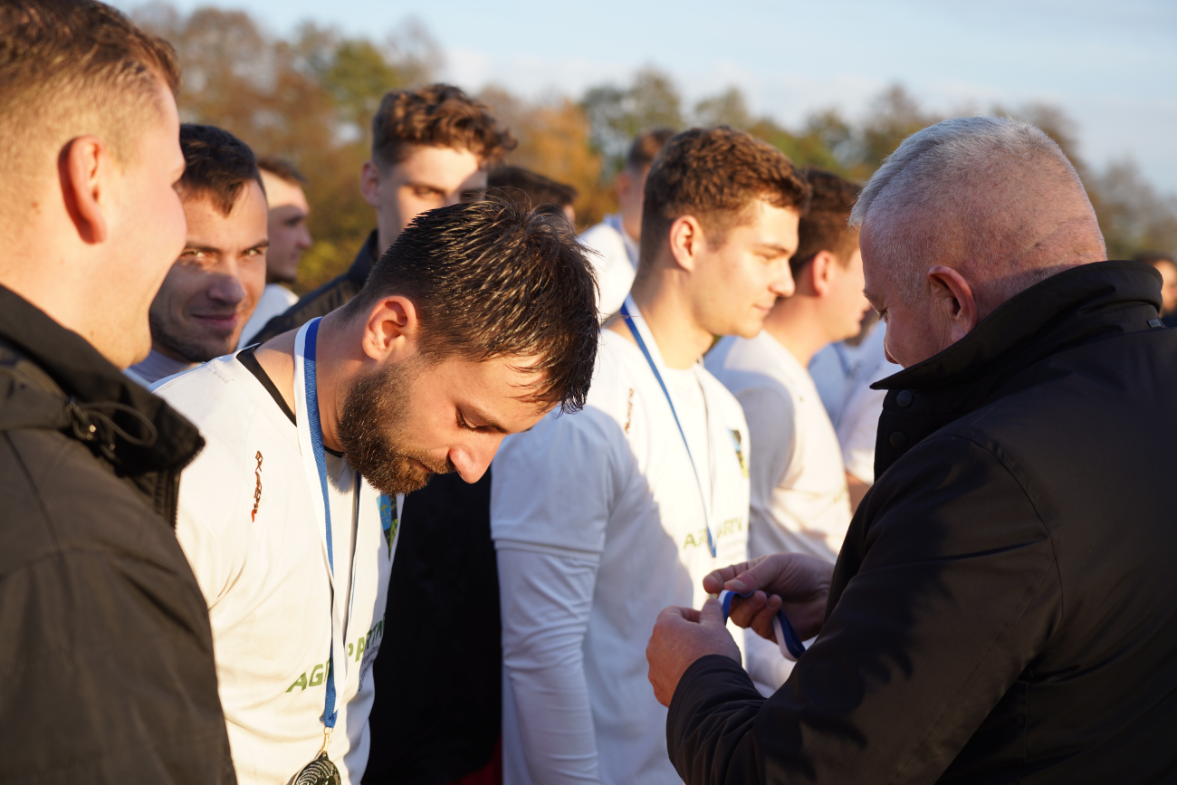 Pełne trybuny, mnóstwo policji. Takiego meczu jeszcze tu nie było ZDJĘCIA