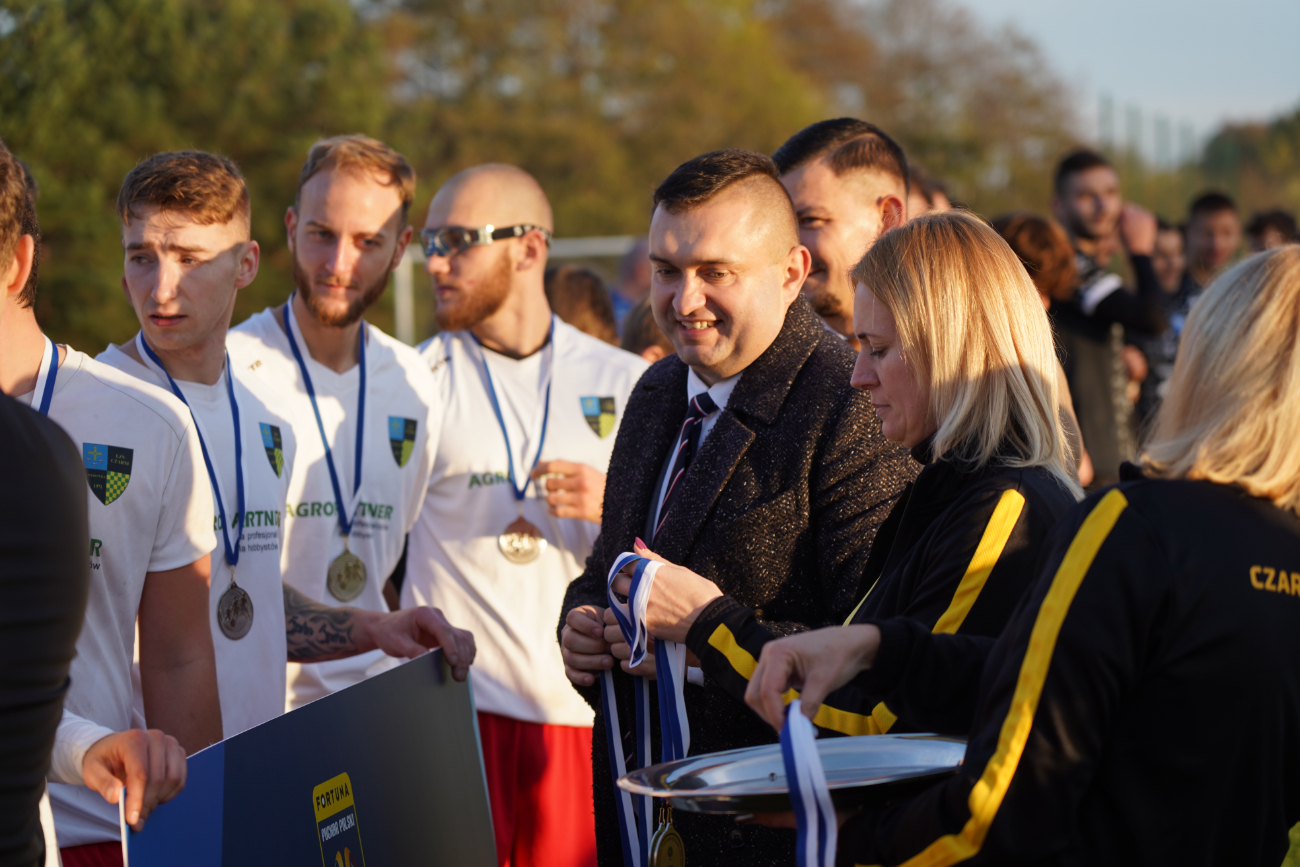 Pełne trybuny, mnóstwo policji. Takiego meczu jeszcze tu nie było ZDJĘCIA