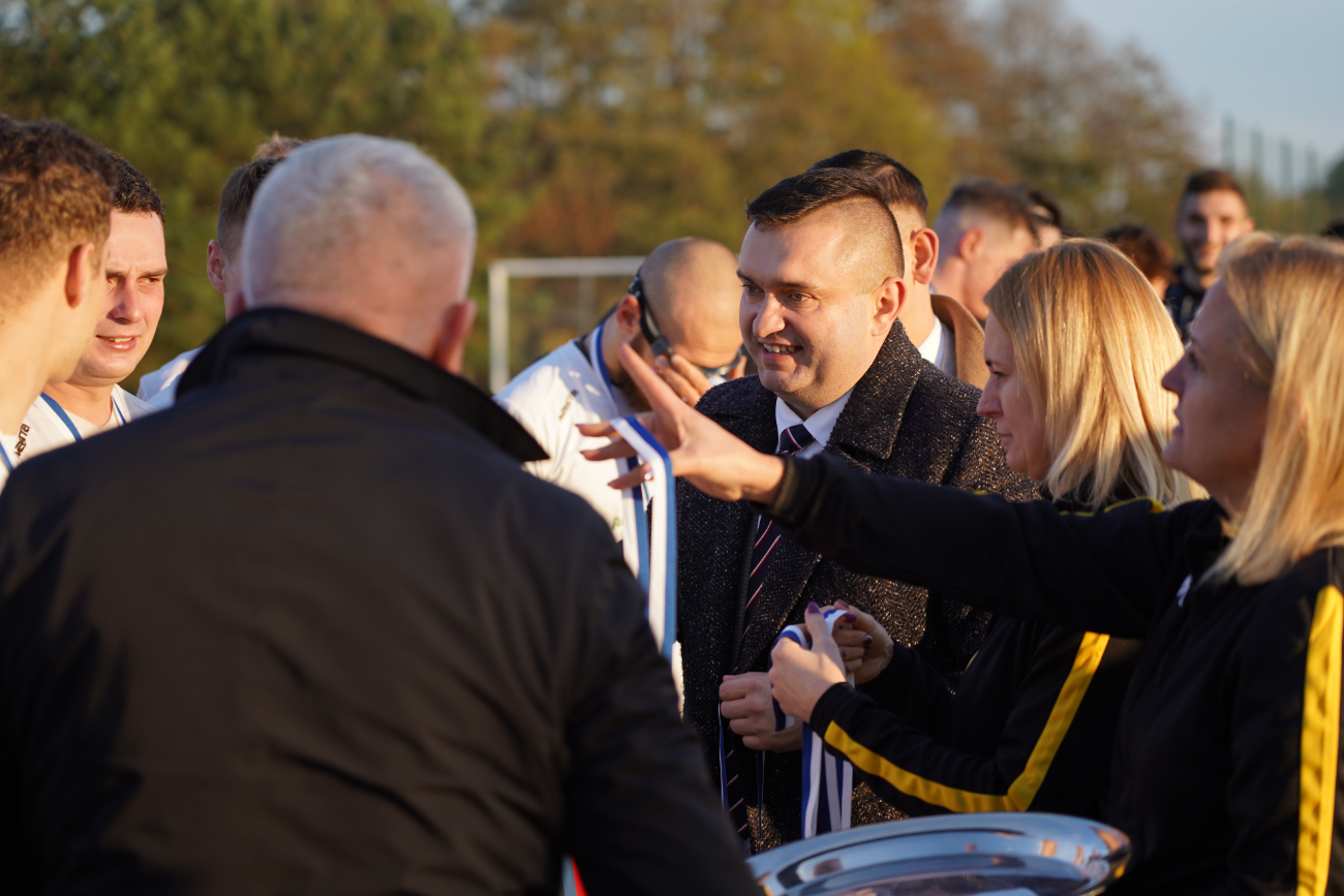 Pełne trybuny, mnóstwo policji. Takiego meczu jeszcze tu nie było ZDJĘCIA