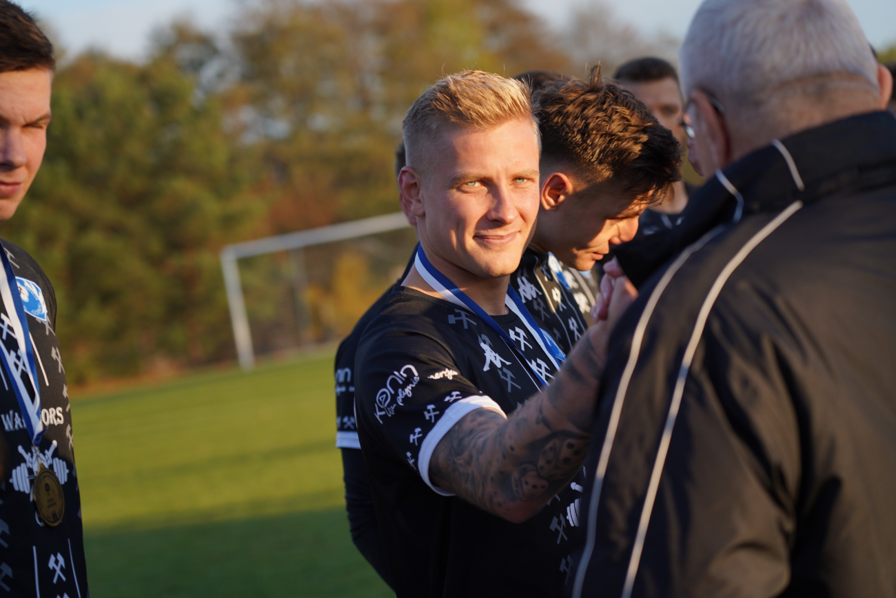 Pełne trybuny, mnóstwo policji. Takiego meczu jeszcze tu nie było ZDJĘCIA