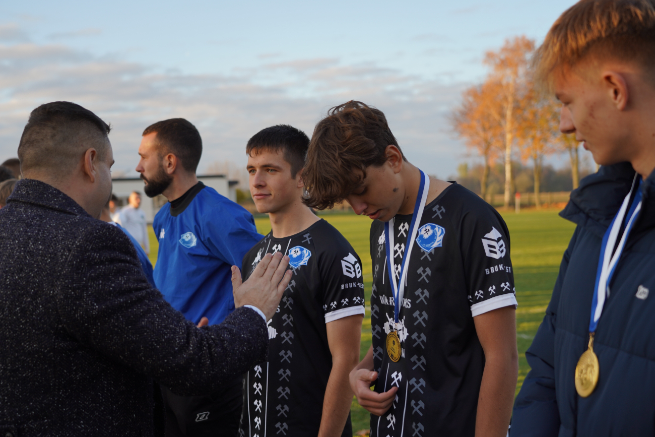 Pełne trybuny, mnóstwo policji. Takiego meczu jeszcze tu nie było ZDJĘCIA