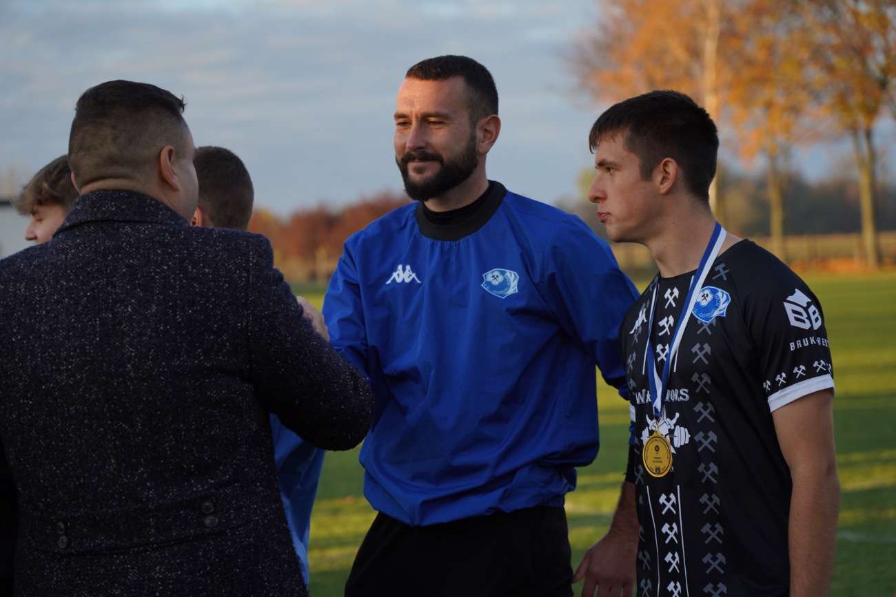 Pełne trybuny, mnóstwo policji. Takiego meczu jeszcze tu nie było ZDJĘCIA