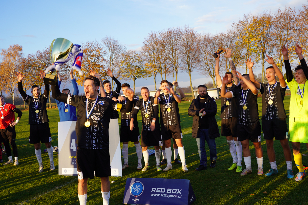 Pełne trybuny, mnóstwo policji. Takiego meczu jeszcze tu nie było ZDJĘCIA