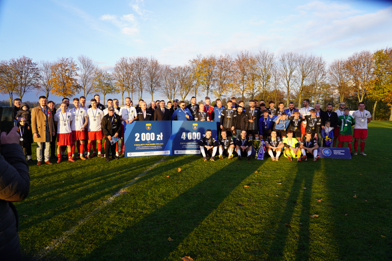 Pełne trybuny, mnóstwo policji. Takiego meczu jeszcze tu nie było ZDJĘCIA