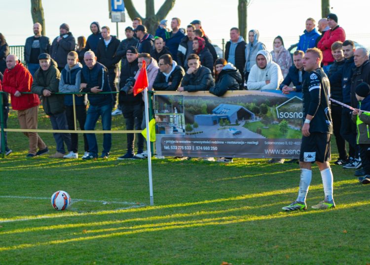 Pełne trybuny, mnóstwo policji. Takiego meczu jeszcze tu nie było ZDJĘCIA