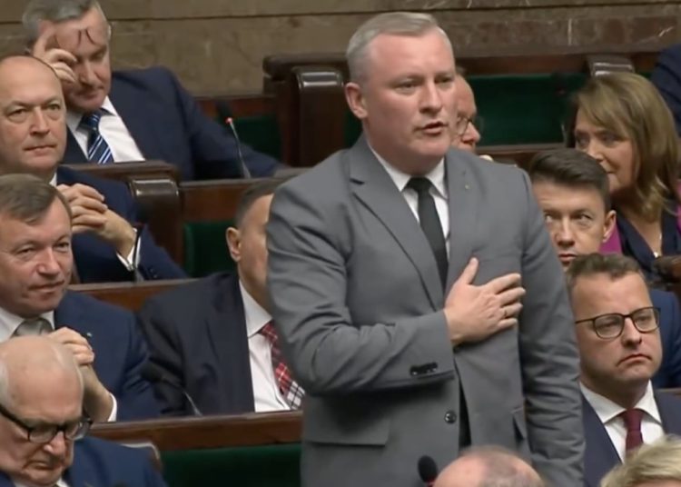 Pyrzyk złożył ślubowanie. „Tak mi dopomóż Bóg”