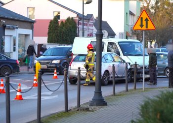 Zderzyły się dwa auta. Utrudnienia w centrum Słupcy