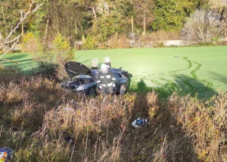 Auto wypadło z drogi