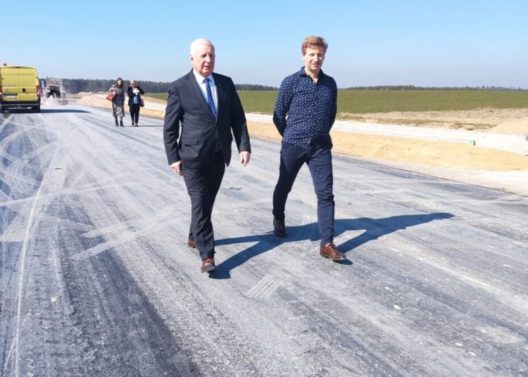 Znamy przebieg drogi do autostrady A2. Kiedy ruszy budowa? – odpowiada wicestarosta