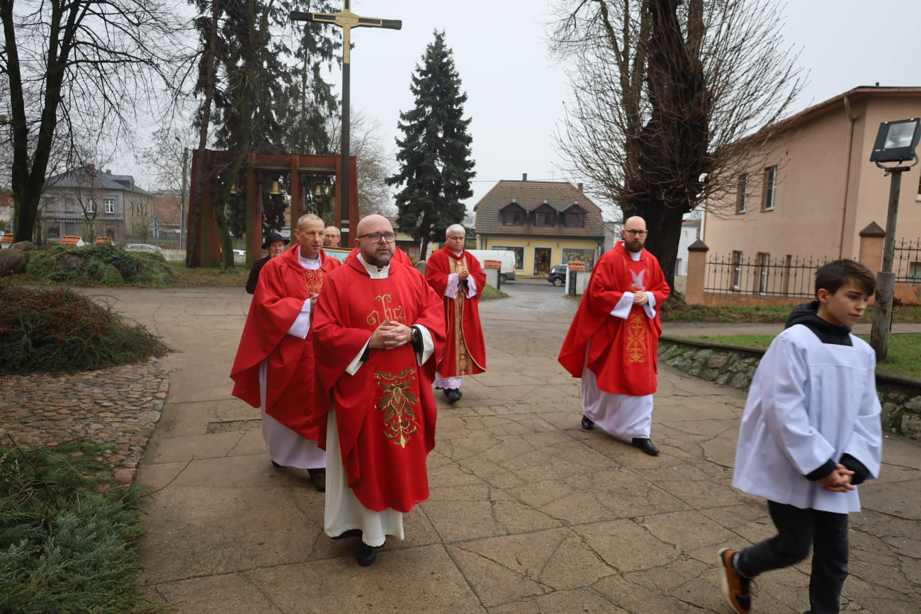 Relikwie błogosławionej rodziny Ulmów dotarły dziś do Słupcy