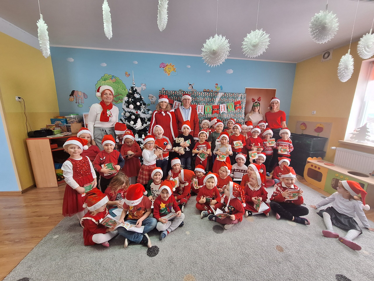 Gminny Mikołaj zawitał do przedszkoli