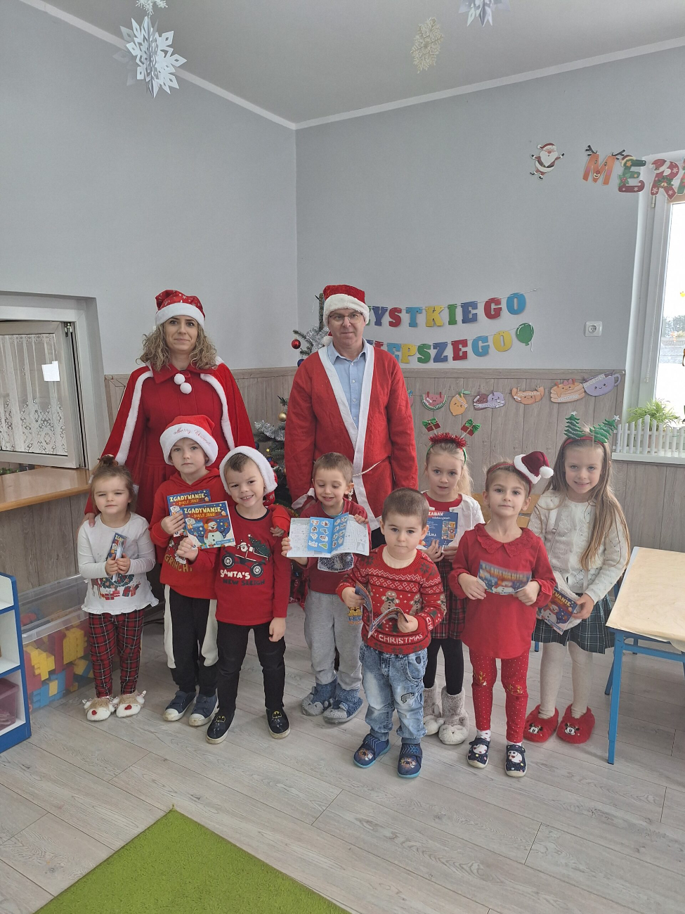 Gminny Mikołaj zawitał do przedszkoli