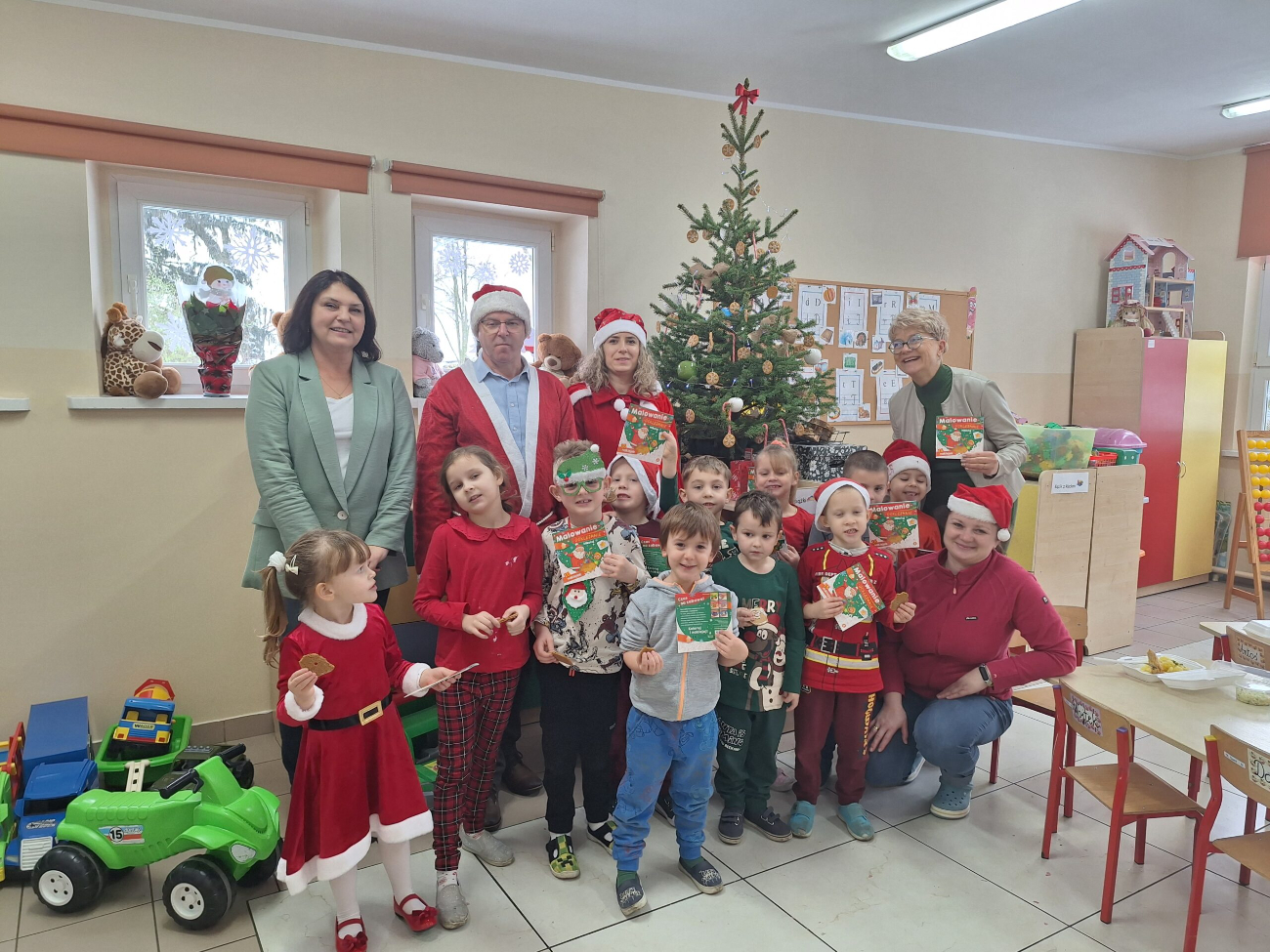 Gminny Mikołaj zawitał do przedszkoli