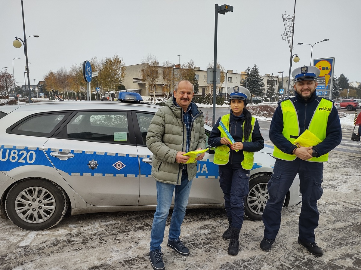 Odblaskowe Mikołajki z policjantami
