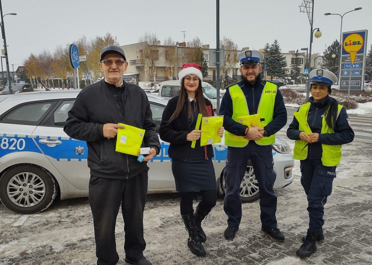 Odblaskowe Mikołajki z policjantami