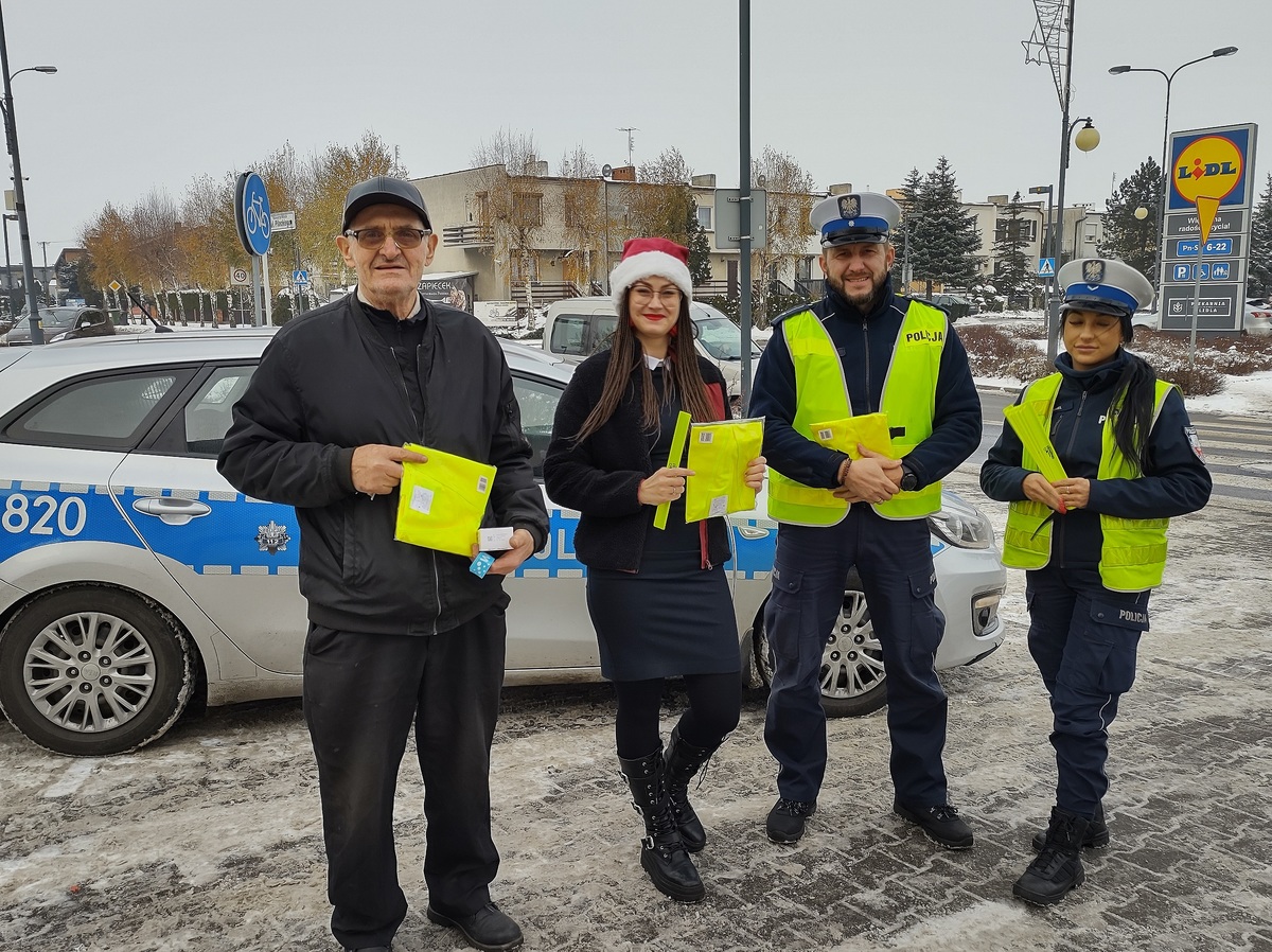 Odblaskowe Mikołajki z policjantami