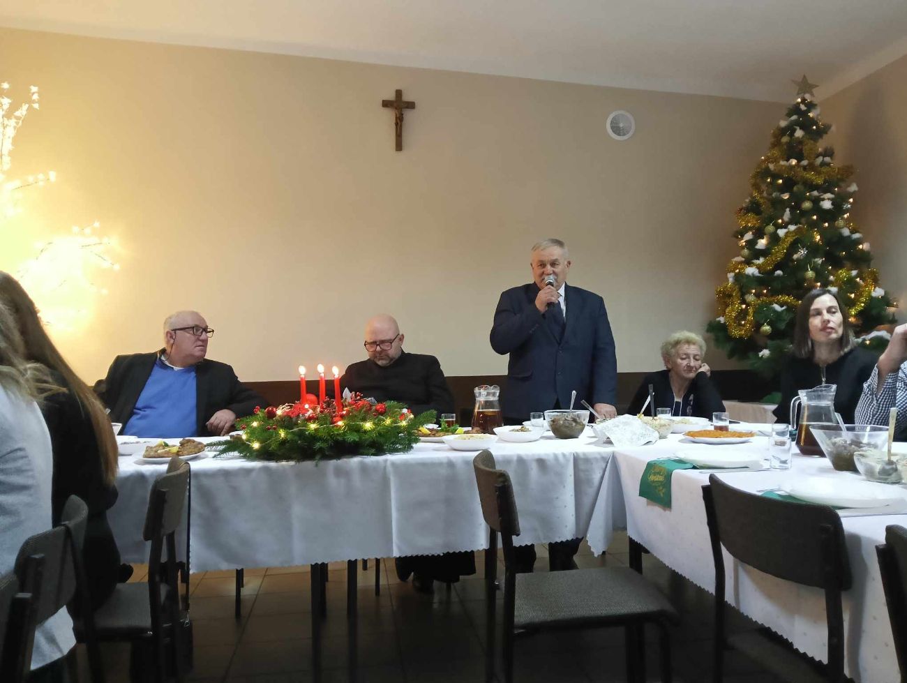 Mikołaj z Paniami z KGW w Wierzbocicach