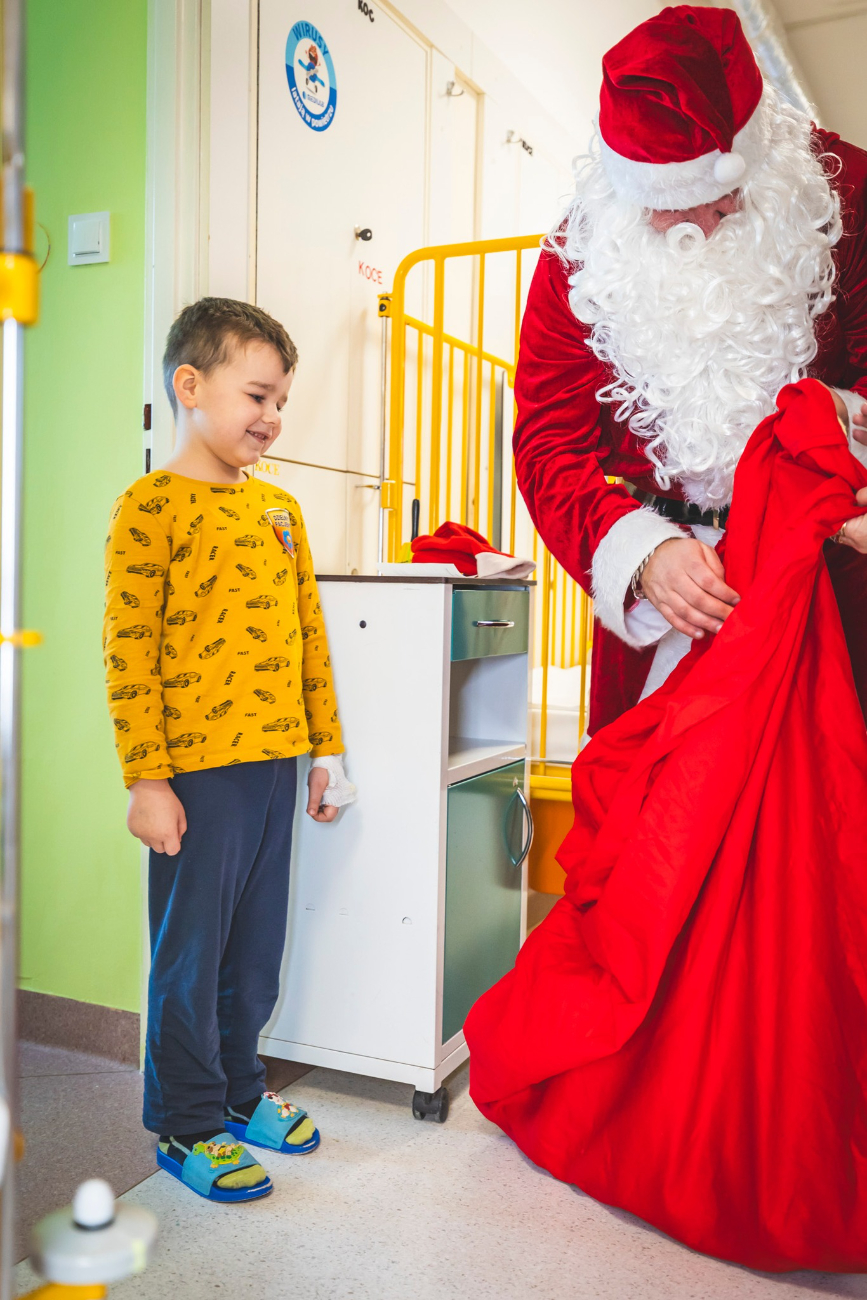 Mikołaj odwiedził słupecki szpital. Zobacz zdjęcia