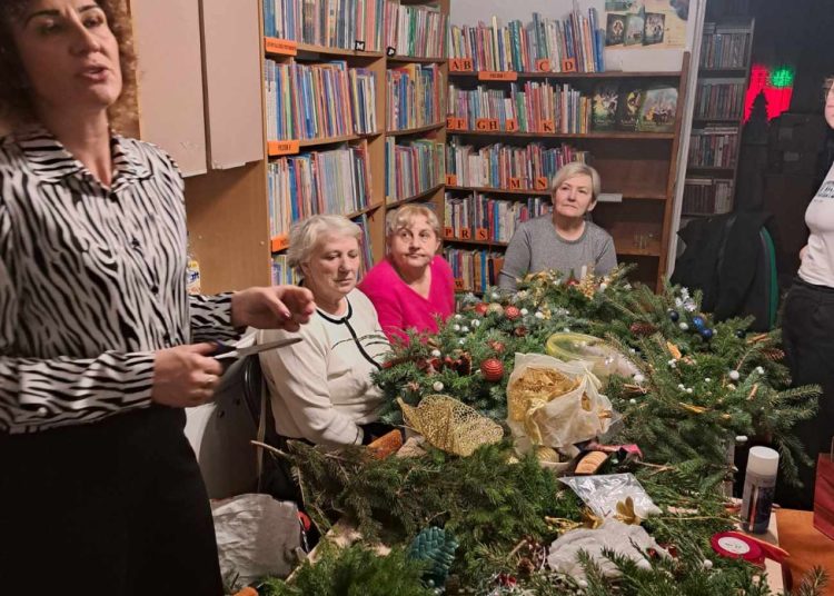 Stroiki świąteczne w cienińskiej bibliotece