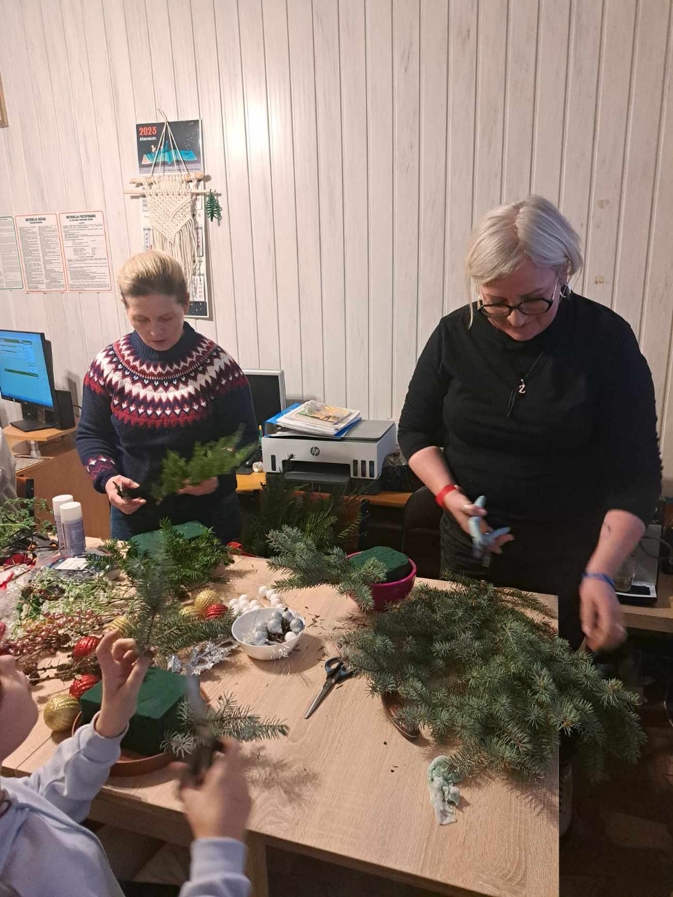 Stroiki świąteczne w cienińskiej bibliotece