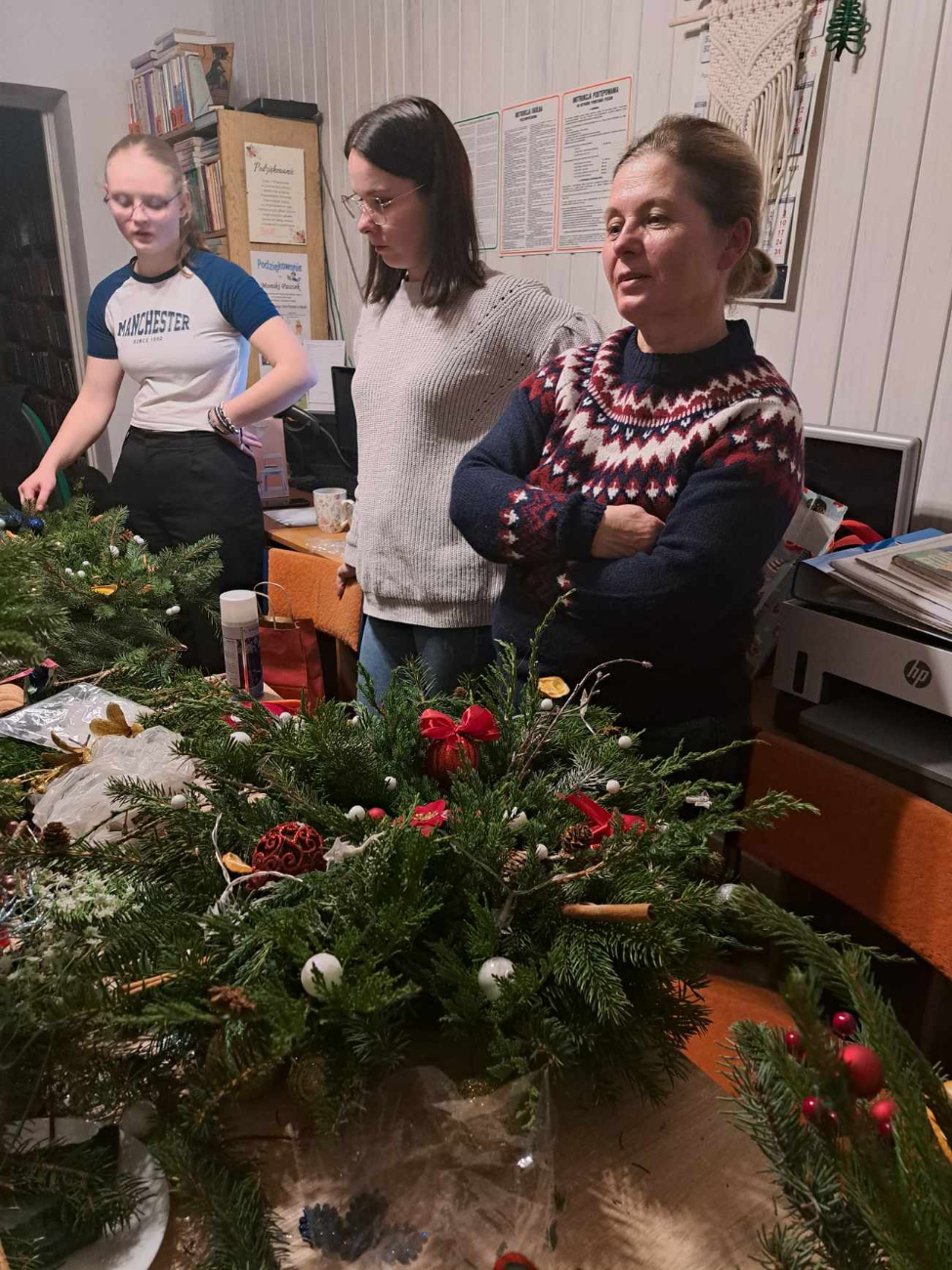 Stroiki świąteczne w cienińskiej bibliotece